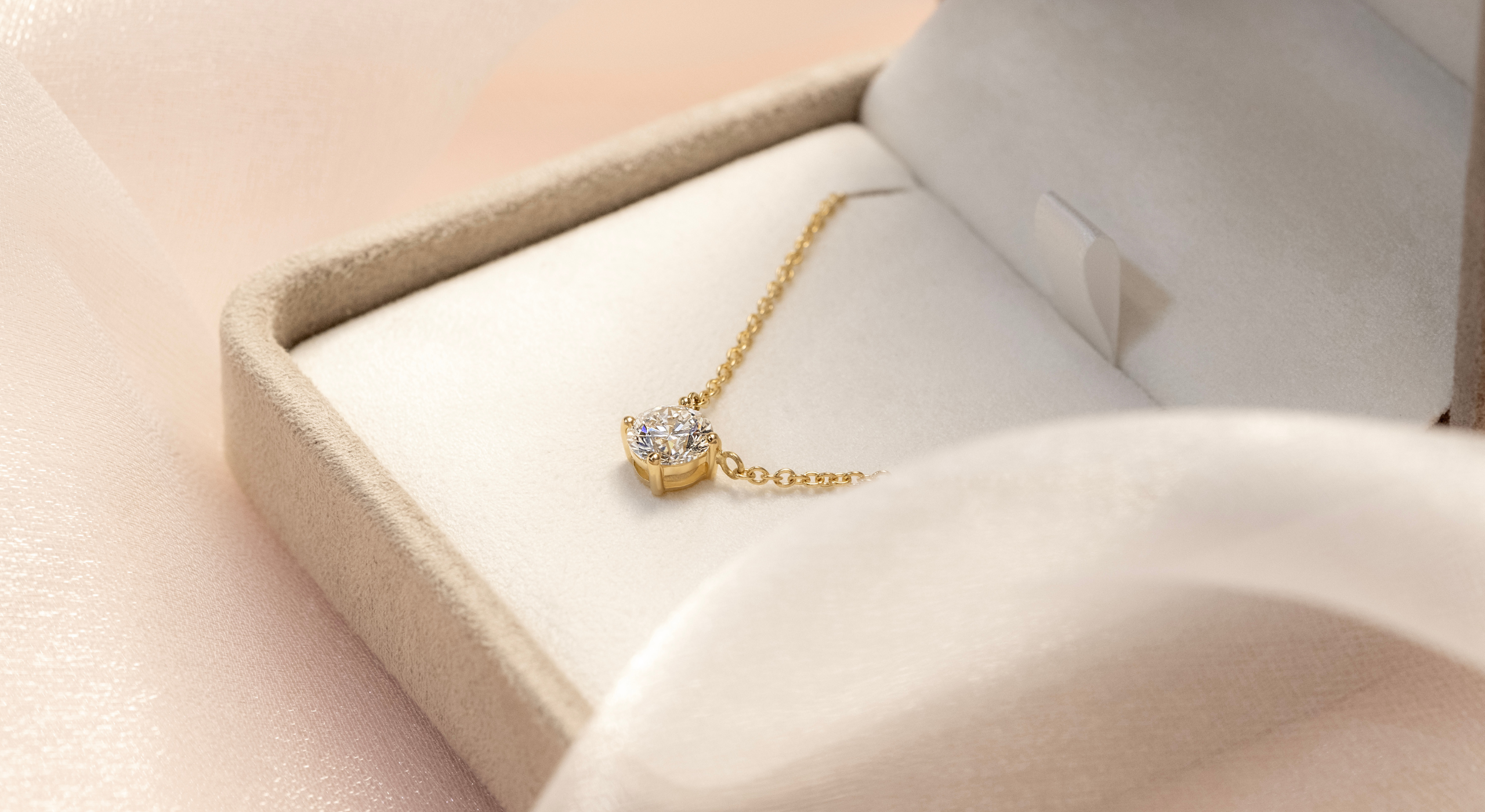 Necklaces & Pendants